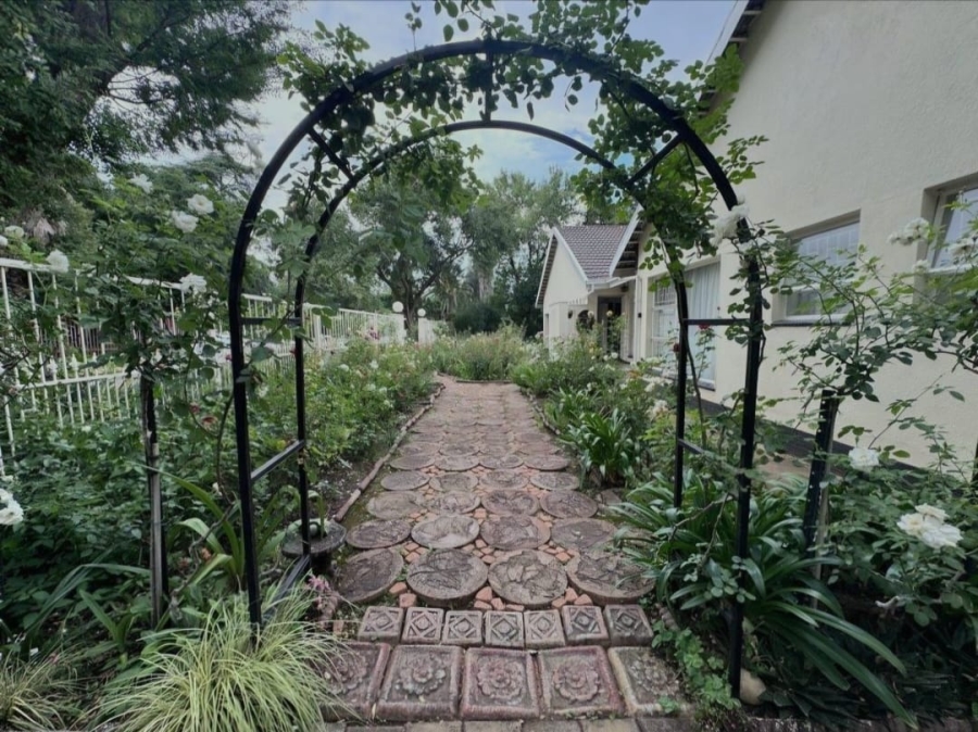 6 Bedroom Property for Sale in Grimbeeck Park North West